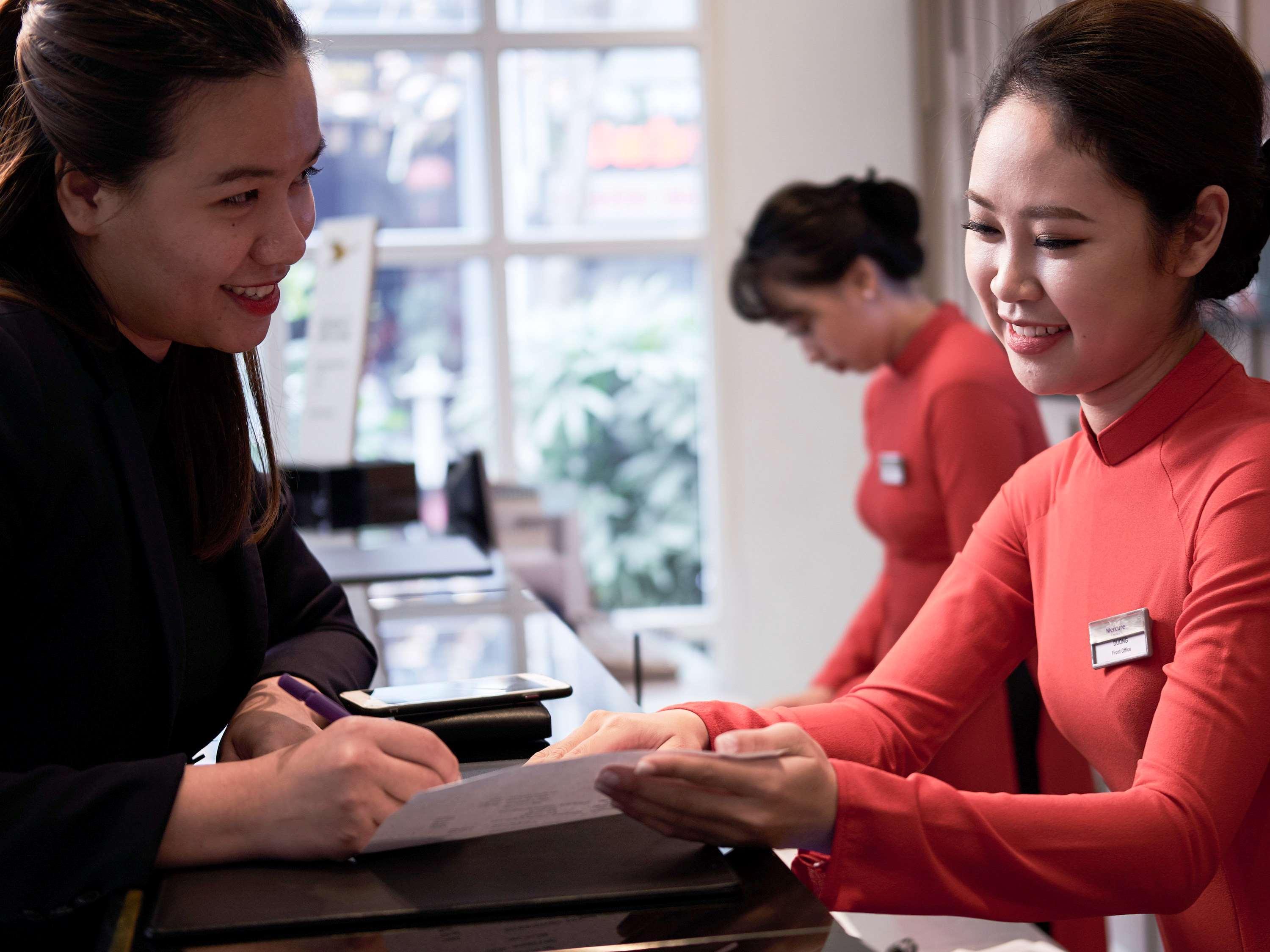 Mercure Hanoi La Gare Hotel Екстериор снимка