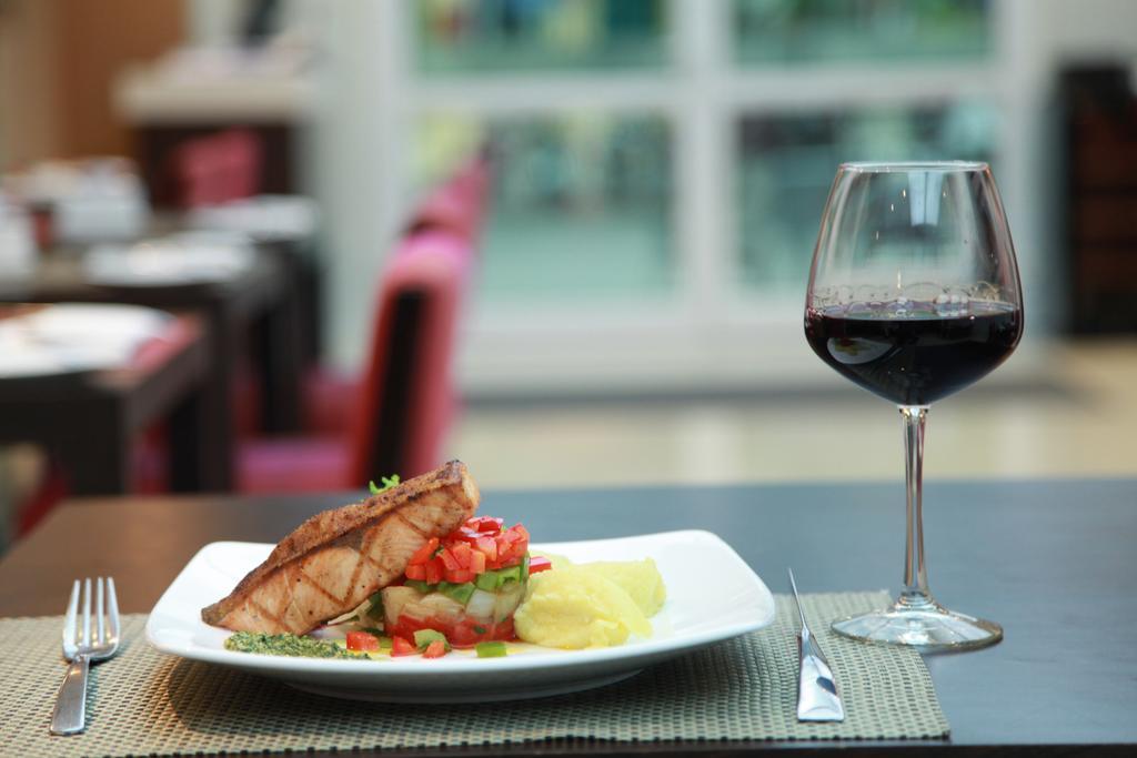 Mercure Hanoi La Gare Hotel Екстериор снимка